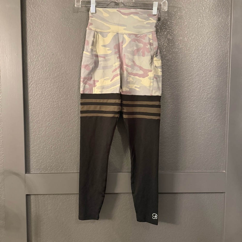 BOMBSHELL • high rise leggings - camo black - Small